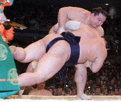 Kaio leads field at spring sumo
